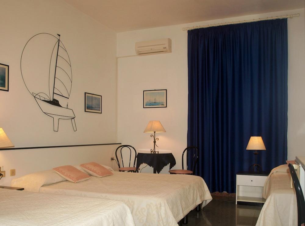 Hotel La Conchiglia La Maddalena  Exterior photo